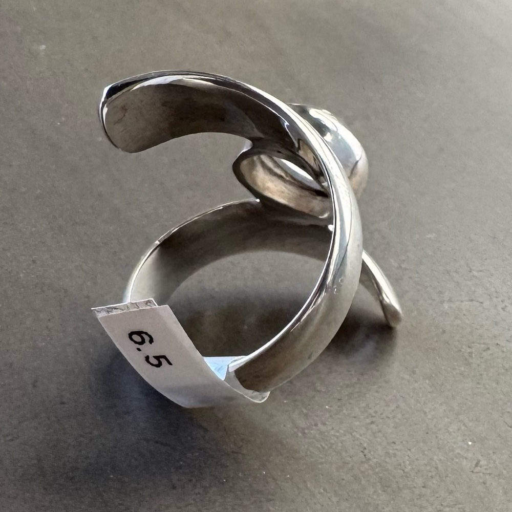 Lustrous Silver Moonstone Ring - Picture 4 of 10